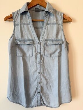 NEW YORK & CO soho Light Blue Sleeveless Button-Down Shirt White Stars